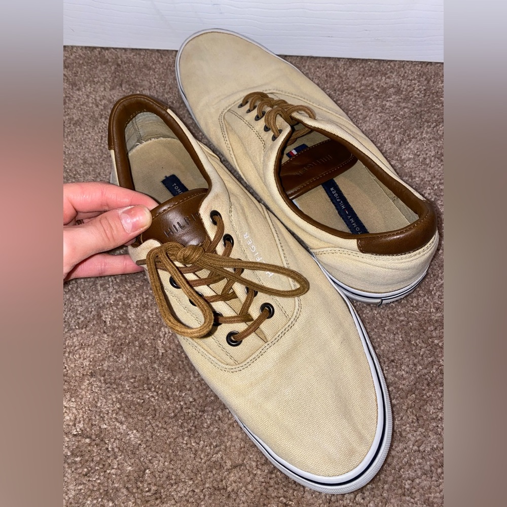 Tommy Hilfiger mens yellow canvas shoe size 11